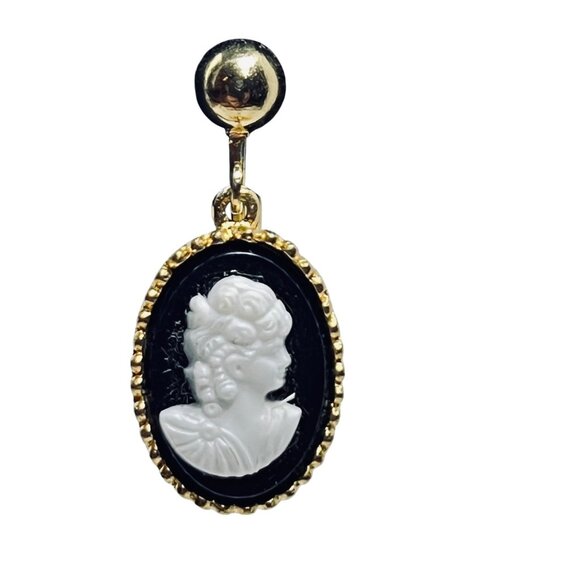 Gold Tone, Black & White Celluloid Cameo Brooch With Clip On Earrings (5724) - Picture 8 of 11